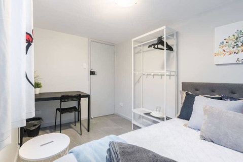 1 Double Quaint Grannyflat Private Room Near Public Transport - SHAREHOUSE - Whitsundays Accommodation 1