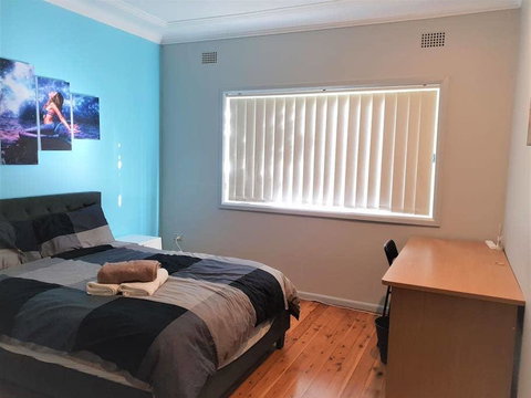 1 Double Quaint Private Room Near Public Bus Transport - SHAREHOUSE - Whitsundays Accommodation 0