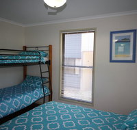1 Naiad Court - Lowset family home with swimming pool and covered deck. Pet friendly - Whitsundays Accommodation