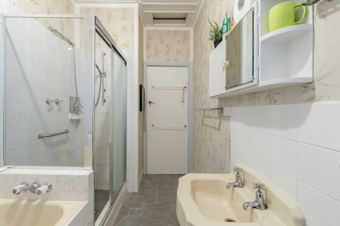 1 Private Double Room In Carramar 1 Minute Walk To Station - SHAREHOUSE - Whitsundays Accommodation 2