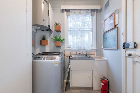 1 Private Double Room In Carramar 1 Minute Walk To Station - SHAREHOUSE - Whitsundays Accommodation 3