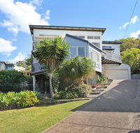 10 Barra Crescent Coolum Beach 500 BOND WIFI walking distance to beach - Whitsundays Accommodation