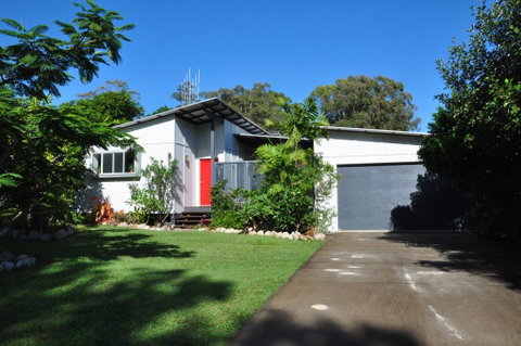 10 Double Island Drive - Modern Family Home, Centrally Located, Swimming Pool & Outdoor Area - Whitsundays Accommodation 0