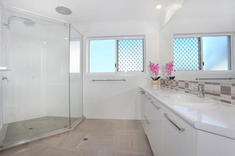 10 Mona Vista Crt, Coolum Beach, VIEWS, WiFi, Pet Friendly - Whitsundays Accommodation 3