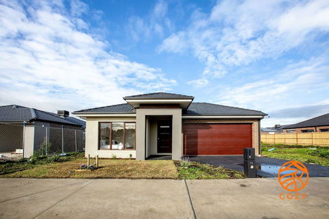 109, Cozy Cranbourne Family House, 5Bed2Bath2Parking - Whitsundays Accommodation 2