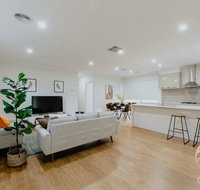 118 Refreshing 3BR Werribee Family House - Whitsundays Accommodation