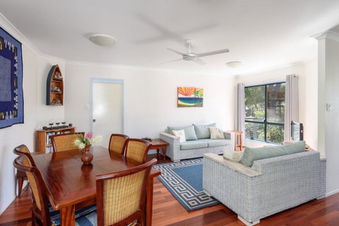 12 Ibis Court - Highset Beach House With Natural Bushland Gardens And Covered Decks - Whitsundays Accommodation 3