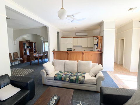 123 Hill St, Heart Of Orange, Double Brick - Whitsundays Accommodation 2