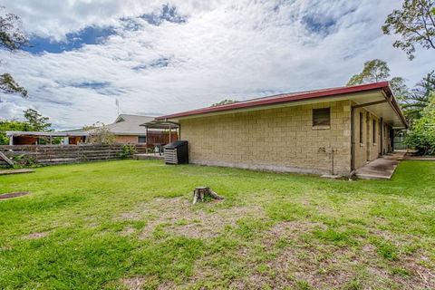 14 Double Island Drive - Rainbow Beach, Large Holiday House With Pool,Pets Welcome, Free Wi-Fi - Whitsundays Accommodation 3