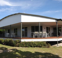 14 Zircon Street - Centrally located family home with covered deck close to patrolled beach  shops - Whitsundays Accommodation