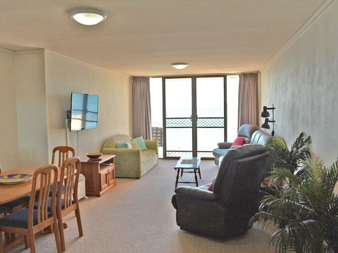 15 'Harbourside' 3-7 Soldiers Point Road - Right On The Waterfront - Whitsundays Accommodation 1