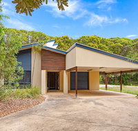 18 Naiad Court - Rainbow Shores Modern Beach House Walk to Beach - Whitsundays Accommodation