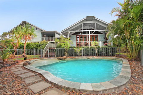 18 Northbeach Place, Mudjimba Beach - Pet Friendly, Linen Included, WIFI - Whitsundays Accommodation 1