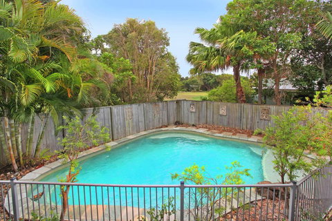 18 Northbeach Place, Mudjimba Beach - Pet Friendly, Linen Included, WIFI - Whitsundays Accommodation 2