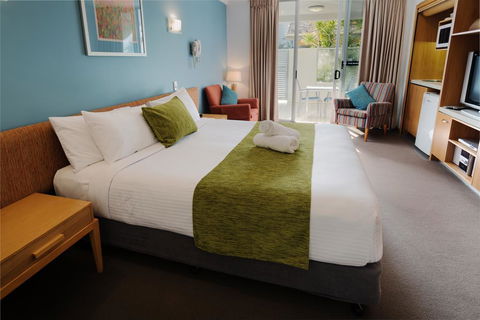 1BR Coolum Beach , Roof Terrace, Spa, Tennis, Pool - Whitsundays Accommodation 3