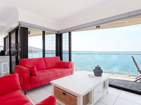 2 'Lanimer' 14 Mitchell Street - Beautiful Waterfront Property With Spectacular Views - Whitsundays Accommodation 0