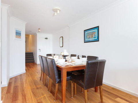 2 'The Pelicans' 53 Soldiers Point Road - Ground Floor Unit On The Waterfront - Whitsundays Accommodation 3