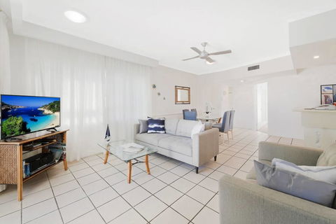 2 Bedroom Alex Unit - Ocean, Pool And Park Views - Whitsundays Accommodation 2