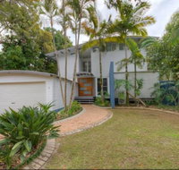2 Satinwood Drive - Rainbow Shores Executive Level Beach House Pool Walk to Beach - Whitsundays Accommodation