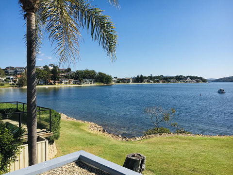 2 The Shores Soldiers Point - Waterfront - Uninterrupted Water Views INCLUDING ALL LINEN & TOWELS, Free Wi-Fi - Whitsundays Accommodation 2