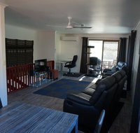 2-29 Rumbalara Avenue - Rainbow Beach Bring your dog or your cat or bring both Free Wi-Fi - Whitsundays Accommodation