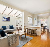 2-Bed House With Patio Near Bars and Restaurants - Whitsundays Accommodation