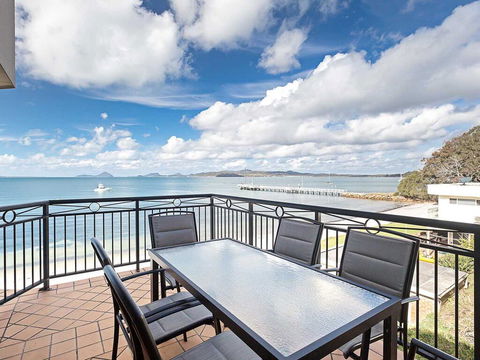 2/137 Soldiers Point Road - Luxury Unit On The Waterfront With Aircon And Free Unlimited Wi Fi - Whitsundays Accommodation 0