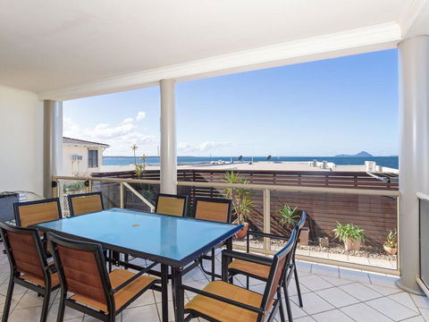 2/141A Soldiers Point Road - Large Waterfront Duplex Across From The Bowling Club - Whitsundays Accommodation 2