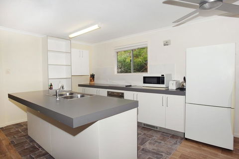 20 Scrub Road, Coolum Beach - Pet Friendly, Linen Included - Whitsundays Accommodation 2