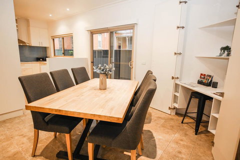 22 Riverside - Whitsundays Accommodation 1