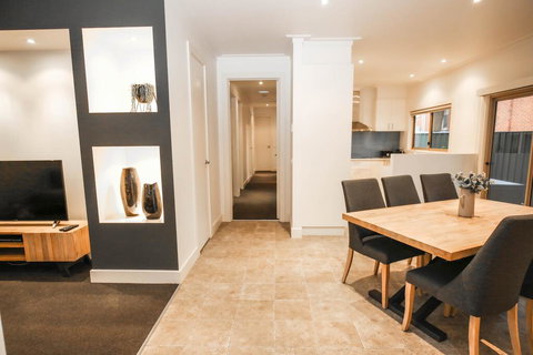 22 Riverside - Whitsundays Accommodation 2