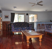 23 Carlo Road - Lowset family home within walking distance to the shopping centre. Pet friendly - Whitsundays Accommodation