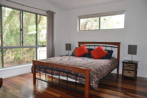 24 Esprit Drive - Beach Home With Open Plan Living And Walking Distance To Beach - Whitsundays Accommodation 3