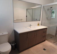26 Satinwood Drive- Low set modern sleeps 8 - Whitsundays Accommodation
