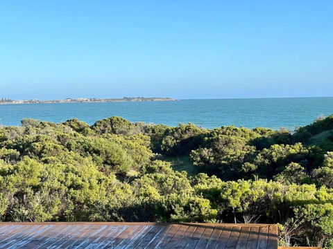 C4 Miles Beach Shack - Whitsundays Accommodation 1