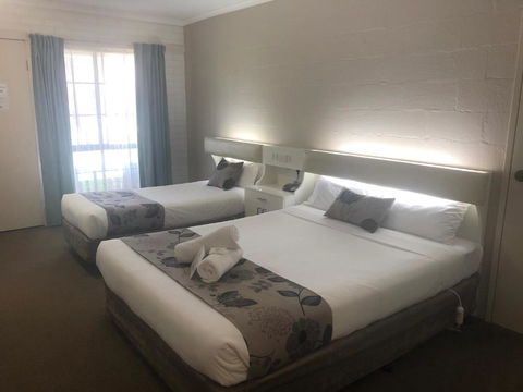 CAPRICORN MOTOR Inn - Whitsundays Accommodation 3