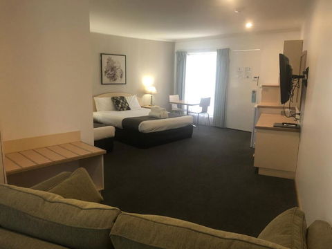 CAPRICORN MOTOR Inn - Whitsundays Accommodation 2