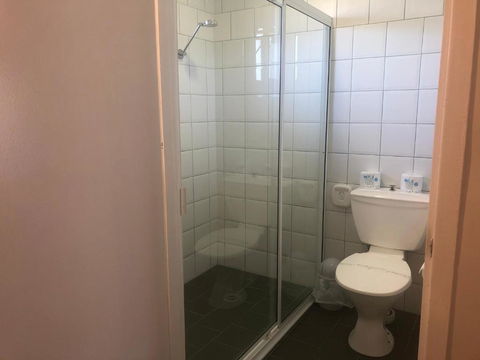 CAPRICORN MOTOR Inn - Whitsundays Accommodation 1
