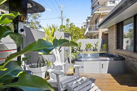 CARAVAN, BOAT & PET Friendly - RIGHT ON THE BORDER - Whitsundays Accommodation 1