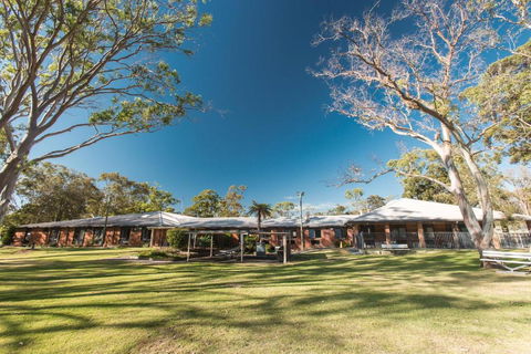 CATALINA Lake-front RETREAT - Whitsundays Accommodation 1