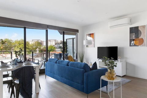 Caulfield Elegance: Chic Abode - Whitsundays Accommodation 0