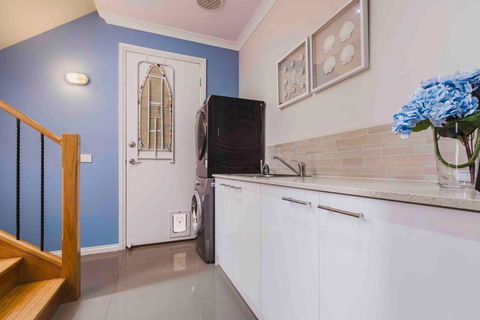 Coastal Escape, Townhouse Steps From The Sea - Whitsundays Accommodation 1