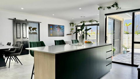 Cozy & Relaxed Stay In Bayswater - Whitsundays Accommodation 3