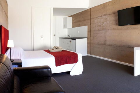 Crossroads Ecomotel - Whitsundays Accommodation 1
