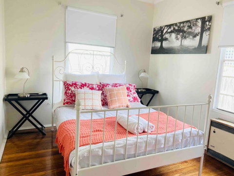 D122 Lovely London Home - Whitsundays Accommodation 3