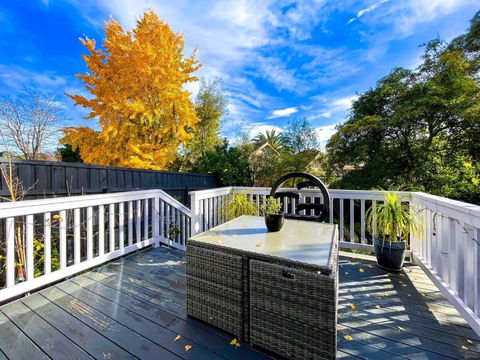 Delux Camberwell Sunny Townhouse - Whitsundays Accommodation 0