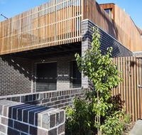 3-Bed House With Rooftop and Parking Near Yarra Park - Whitsundays Accommodation