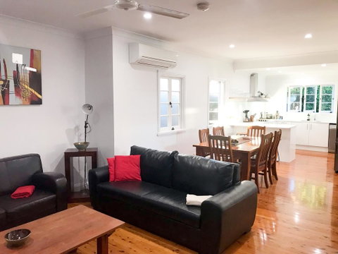 4 Bedroom House - Walk To Southbank - Whitsundays Accommodation 3
