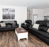 4 Bedroom Inner City Townhouse - SLEEPS 9  - Whitsundays Accommodation