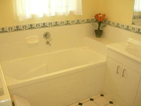 4 Boronia Place - Rainbow Beach, Perfect, Convenient Location, Fenced Yard - Whitsundays Accommodation 2
